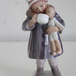 RARE Dahl Jensen Figurine Girl with doll No. 1106