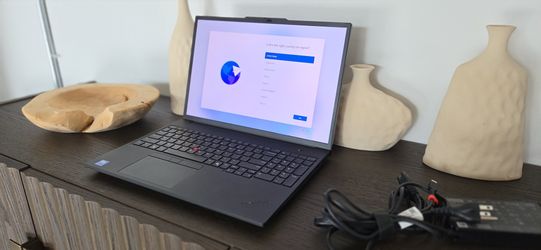 Lenovo ThinkPad P16s Gen 3 16" OLED Workstation - Ultra 7, 16GB, 1TB, RTX 500