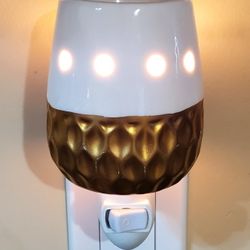 Gold Accent Wax Warmer Plug In Nightlight