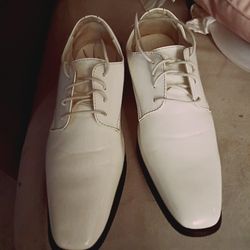 Zara White Leather Size 10 1/2 Flat Dress Shoes