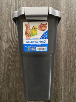 Pet food container