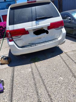 I'm selling a Honda Odyssey XL