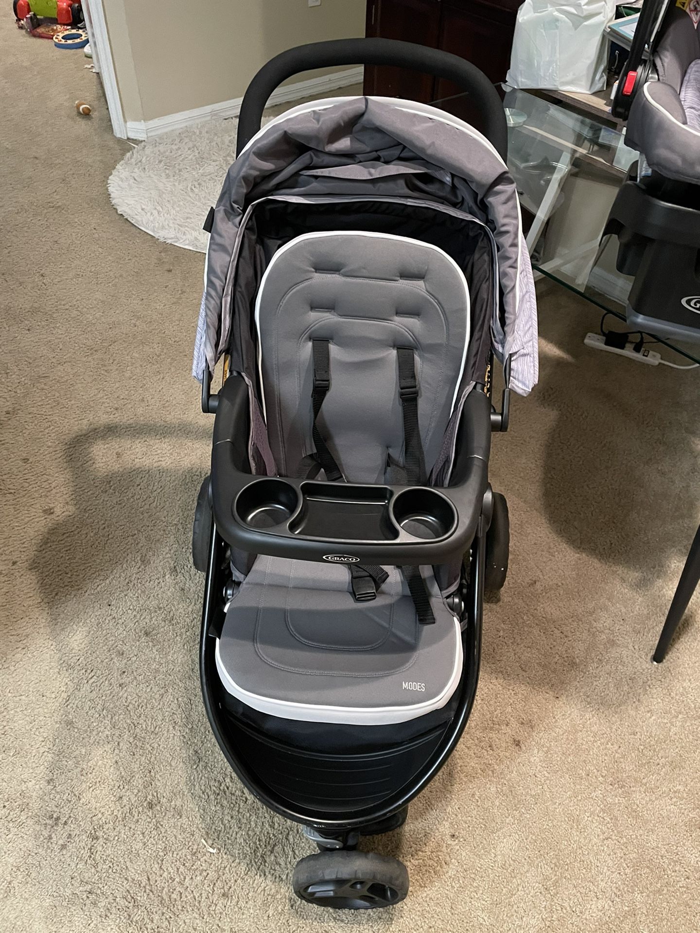 Stroller With Seat And A Car Seat With The Base GRACO TRAVEL SYSTEM