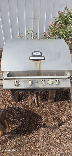 Built-in Brinkman BBQ Grill