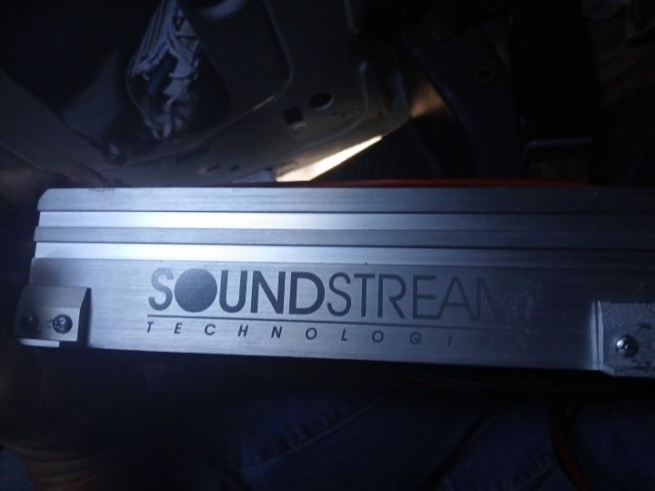 soundstream amplifier 