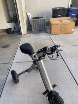 3 wheel scooter. Needs new battery