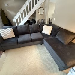 Stylish Dark Gray Sectional Couch – Excellent Condition!