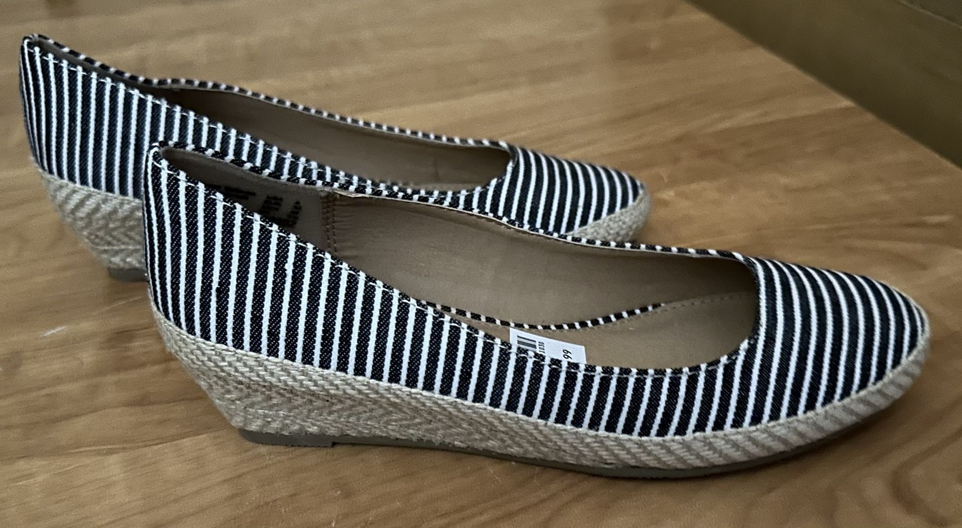 NIB American Eagle Wedges Size 5