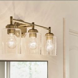 Winslow Vanity Light 
4-Light 

Clear Seeded Glass