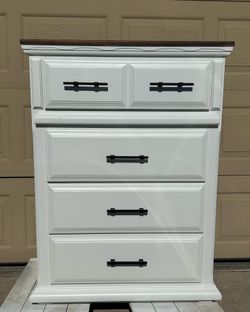 4 drawer white dresser with a dark walnut stain on top.