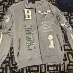 Pro standard Men grey Chicago Bulls NBA Rings track jacket