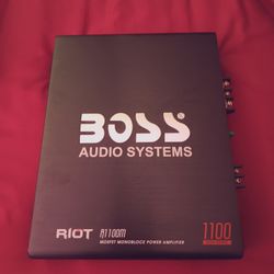 Boss 1100 Watt mono sub with her amplifier. Great condition strong power. FREE DELIVERY DEMO PORTLAND VANCOUVER AREA 
