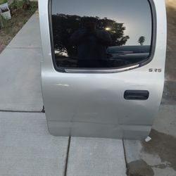 Puerta Para Toyota Tacoma Del 2000 al 2004 Es La Que Esta Atrás Del Lado Del Chofer