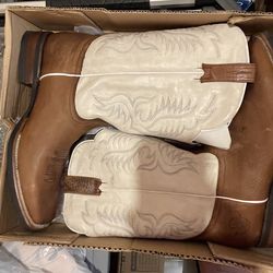 square toe cowboy boots