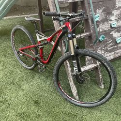 Specialized Stumpjumper FSR Mountain Bike (Medium Frame Size)