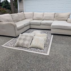 Nice Big Sectional Delivery Available 🚚