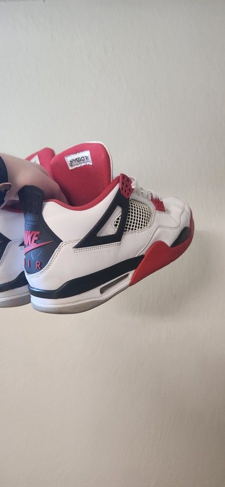 Jordan 4 Fire Red Size 11.5