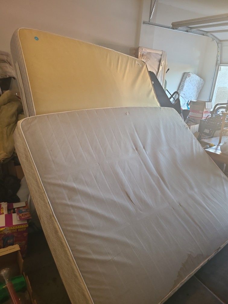 Free Queen And king Mattress Twin Box Spring