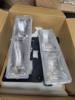 1988----1998 Chevy c1500, 2500, 3500 suburban, Tahoe front headlight assembly set