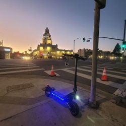 DriveTron DT10 super Fast Scooter Well Taken Care Of Around 80 Miles On It 