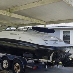 Four Winn Boat