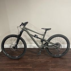 SPECIALIZED STATUS 140 S4 (LARGE)