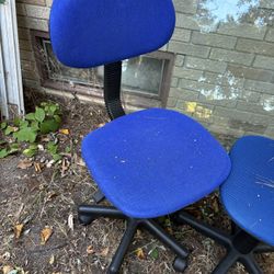 Desk Chairs 5$ Each Holly Area