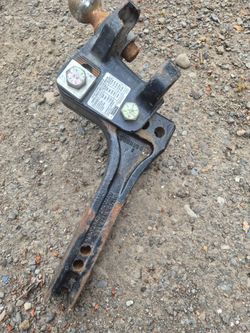 Reese weight distribution hitch maximum gross trailer weight (GTW) of 10,000 to 17,000 lbs,