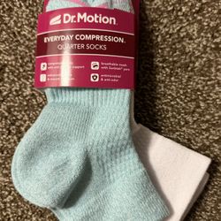 NEW 2-Pack Dr Motion Everyday Compression Quarter Socks, Women’s Size 9-11, Fits Shoe Size 4-10  Refresh your sock collection with this two-pack of wo