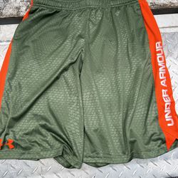 Under Armour Green XL Athletic Shorts