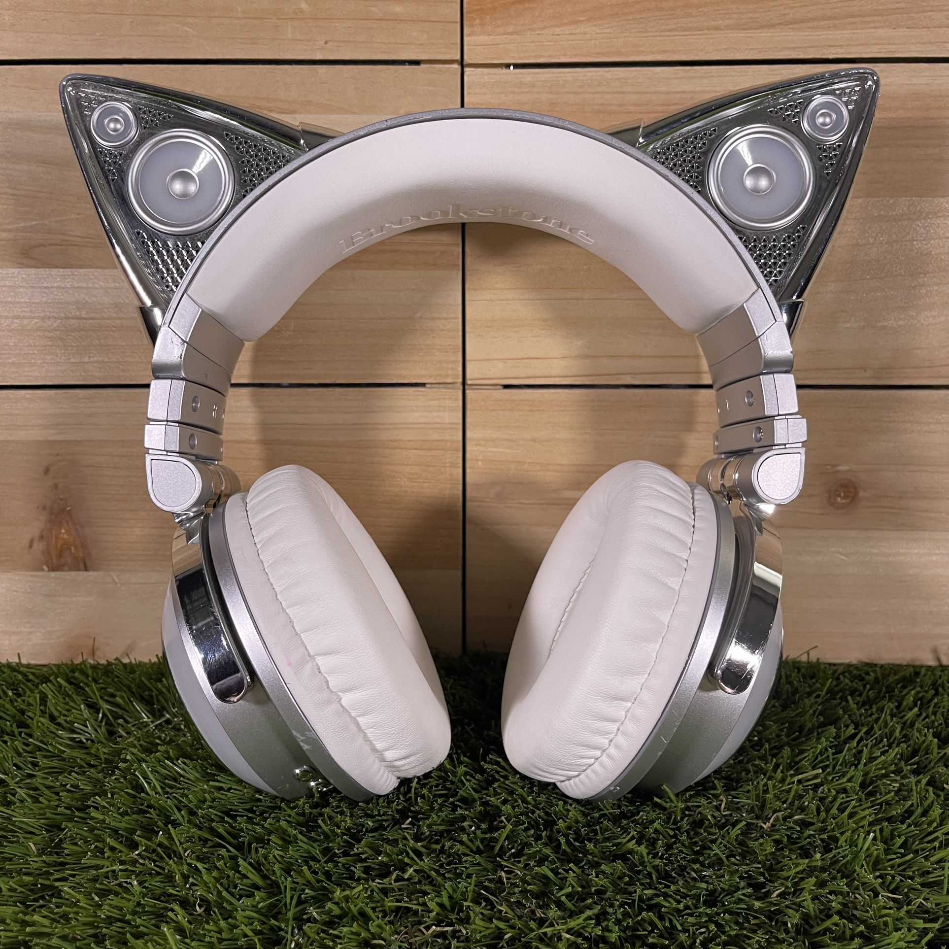 BROOKSTONE LIMITED EDITION ARIANA GRANDE CAT EAR WIRELESS BLUETOOTH