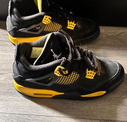 Retro Jordan 4 yellow thunder