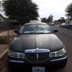 Lincoln  Town-car  , color Black