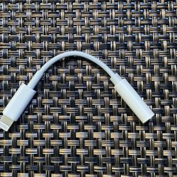  Lightning to 3.5 mm Headphone Jack Adapter