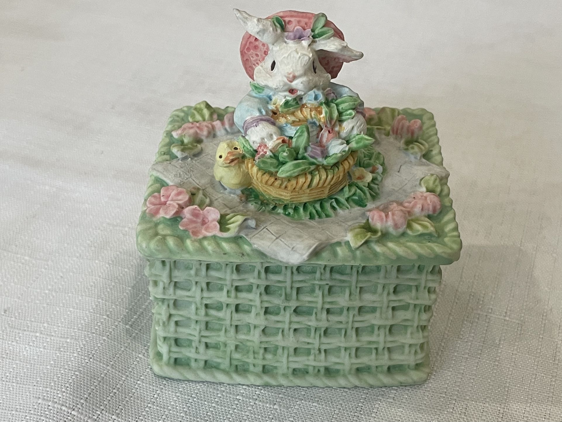 Vintage Windsor Easter Bunny Trinket Box: Collectible Jewelry Box
