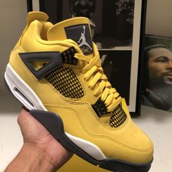 AIR JORDAN 4 RETRO LIGHTNING SIZE 12