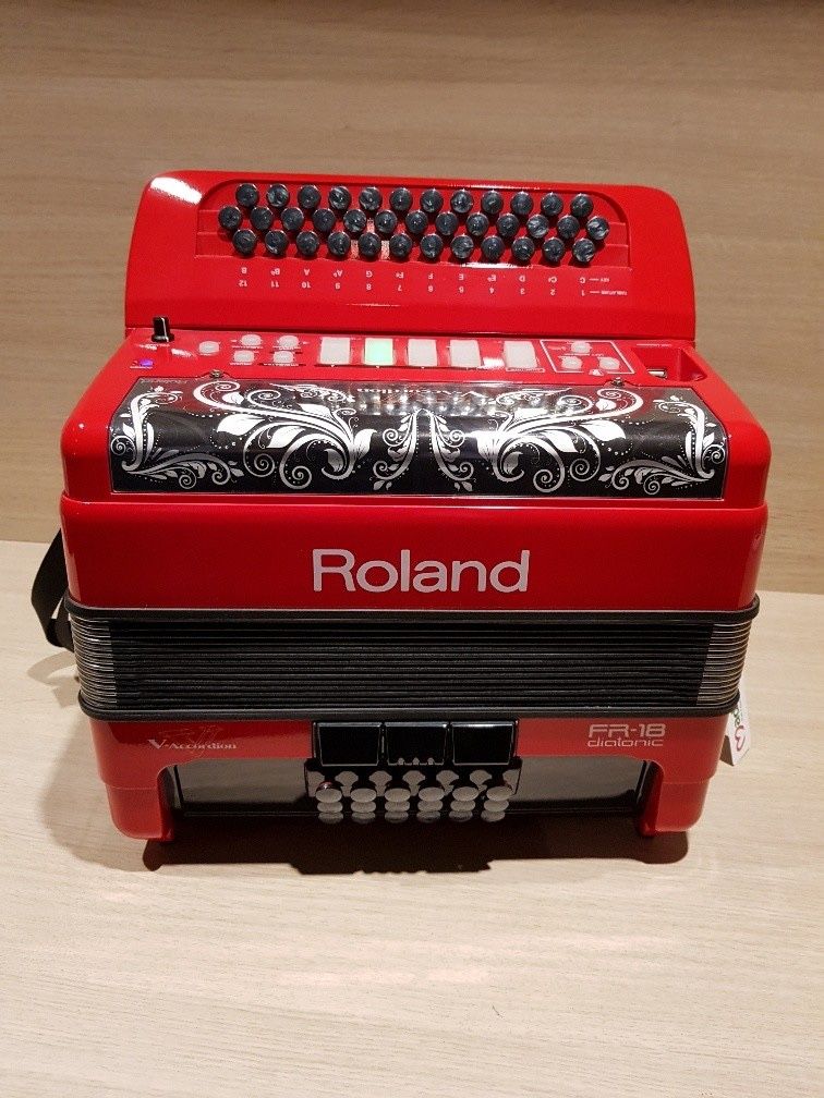 Roland FR-18
