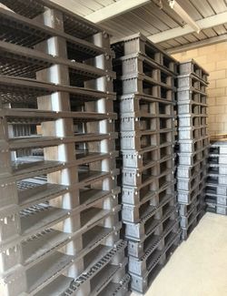 Plastic pallets for sale 40x48