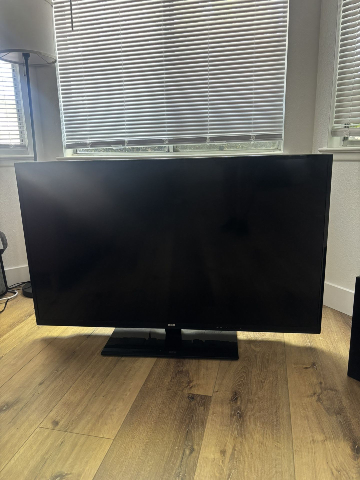 55 Inch flat Screen TV (no remote Included) - PICK UP NOW