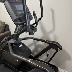 Matrix E30 Elliptical Trainer/Fitness Equipment 