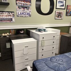 OREGON MADE 5 Drawer Chests!!