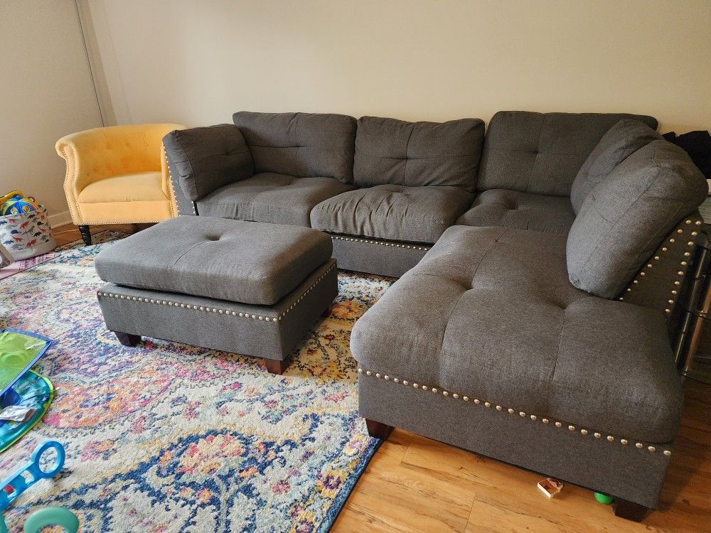 Gray Sectional With Ottoman 