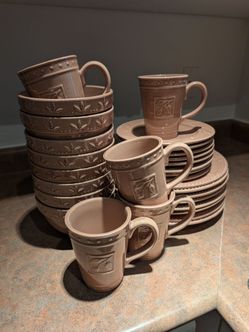Sorrento dinnerware, beige/brown.