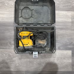 Dewalt Dw411 electric palm sander