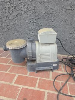 Pool Pump with Strainer Basket