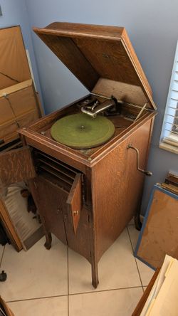 Victrola 1918 Oak