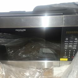 Brand New Fridgidaire microwave