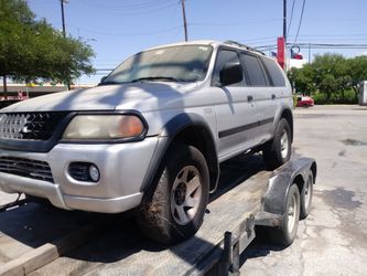 2005 Mitsubishi Montero parts