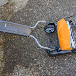 Fiskars Push Mower