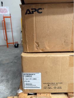 APC Smart UPS 2200VA & APC smart x 20v BP